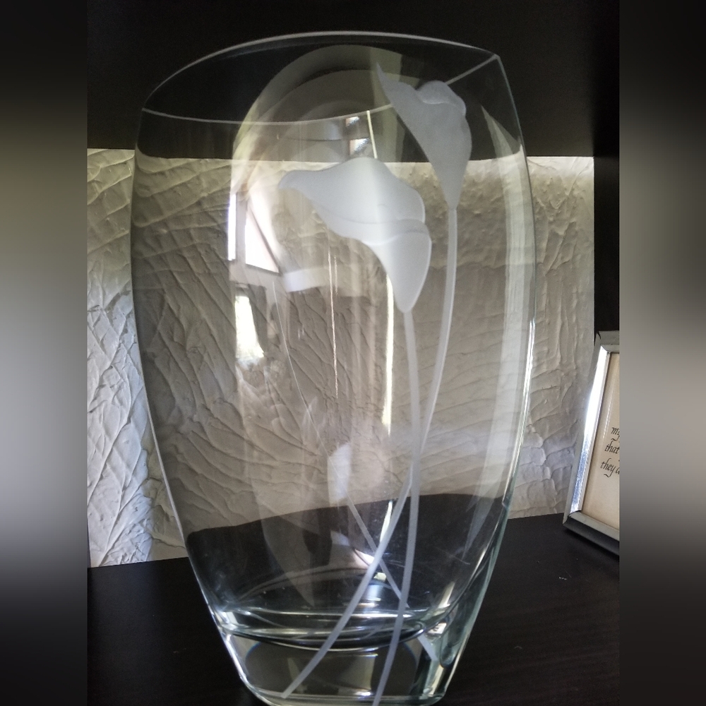 Beautiful Calla Lily Etched Vase